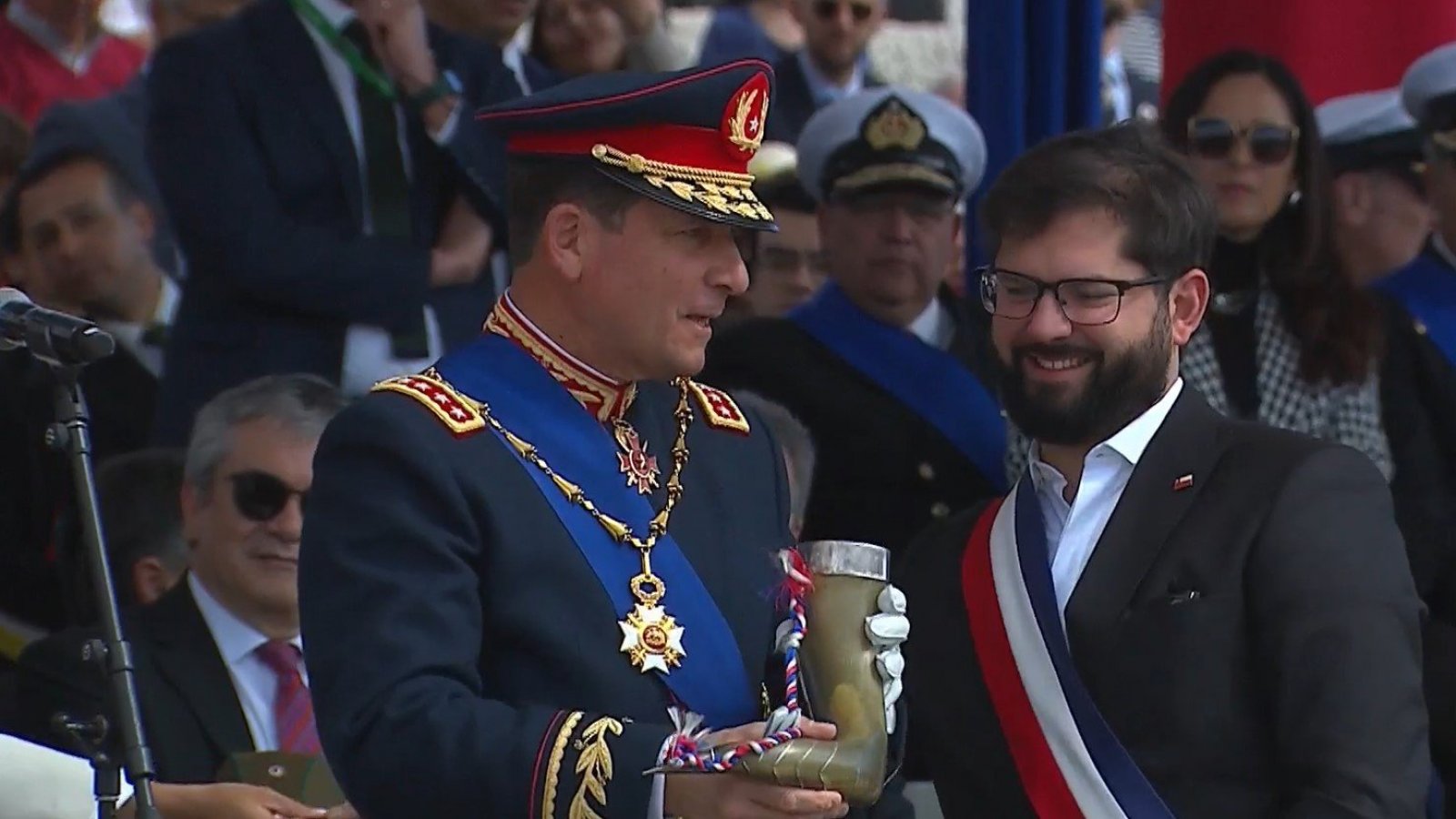 El brindis por la República: Revive el tradicional chicha en cacho de la Parada Militar
