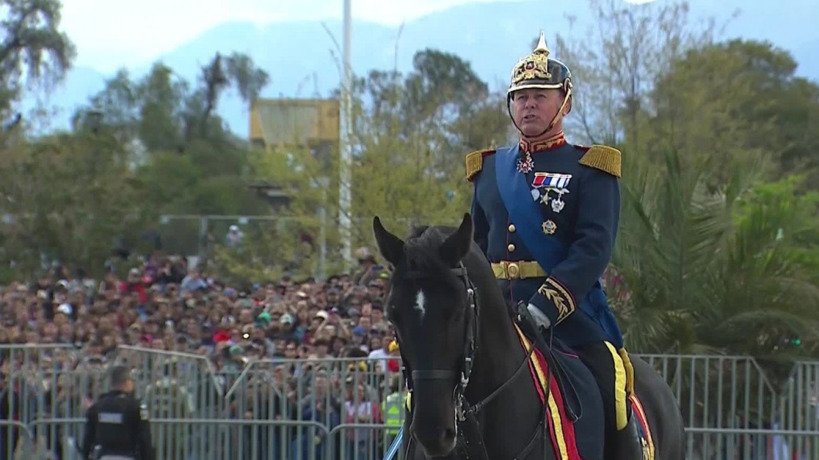 Momento clave: Revive la autorización del Presidente Boric para dar inicio a la Parada Militar 2024
