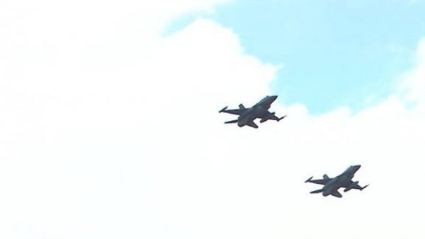 Revive el espectacular paso de los F-16 de la Fuerza Aérea de Chile en la Parada Militar

