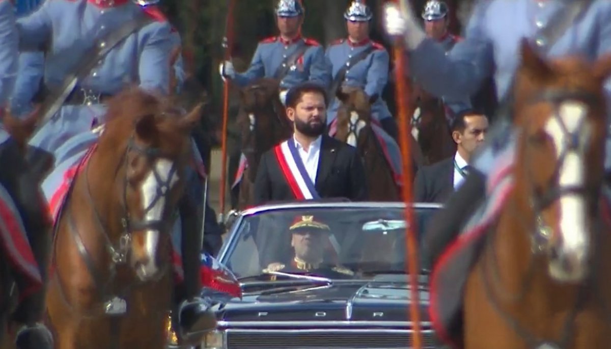 VIDEO | Así fueron los honores militares al Presidente Boric en la ...