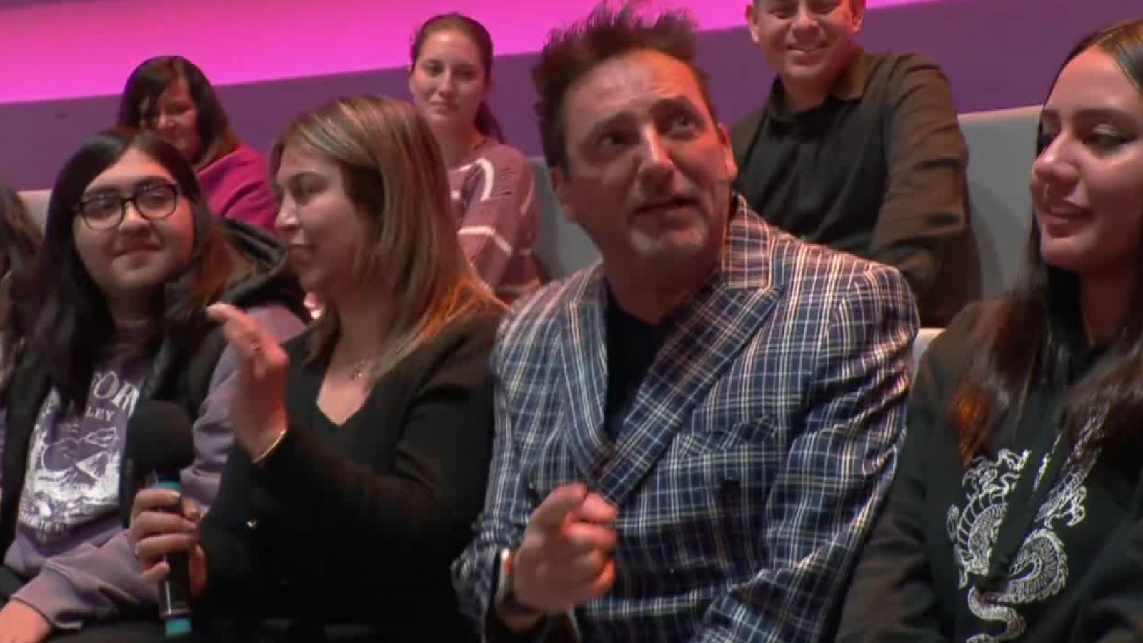 Coqueto momento se vivió entre Daniel Fuenzalida y la madre de una concursante
