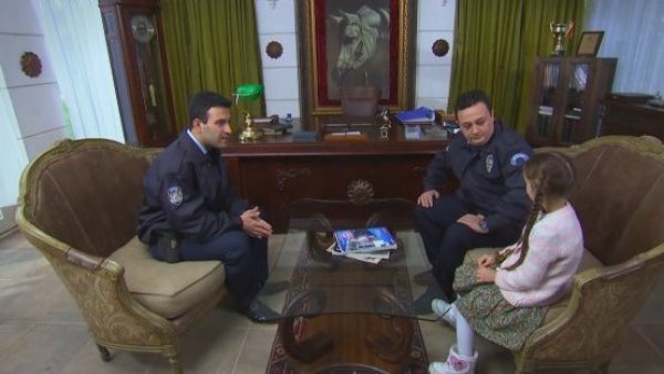 Elif - T1E82 | Elif y los policías
