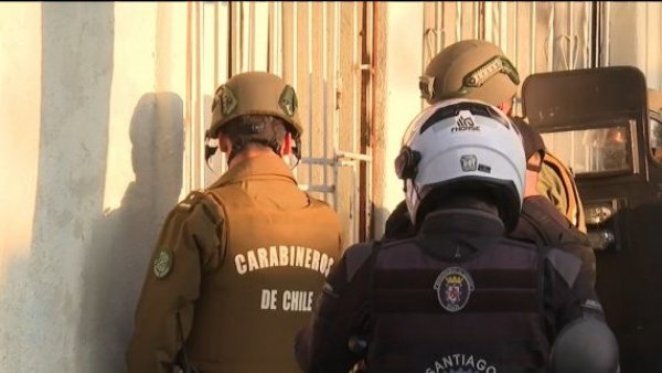 Nuevo desalojo en Santiago Centro: Vecinos denunciaron narcotráfico y armas
