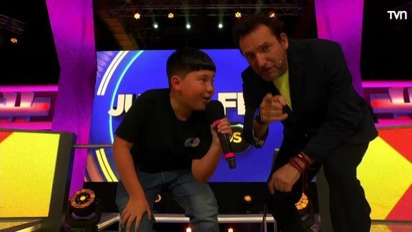 Hijo de participante recorre ¡Ahora caigo!
