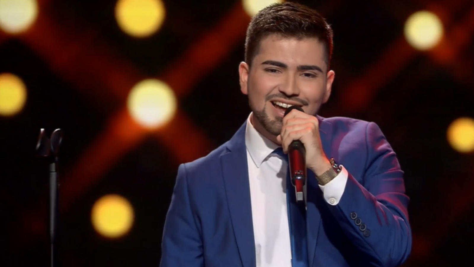 ¡Como una estrella! Claudio deslumbró con "Sway" de Michael Bublé
