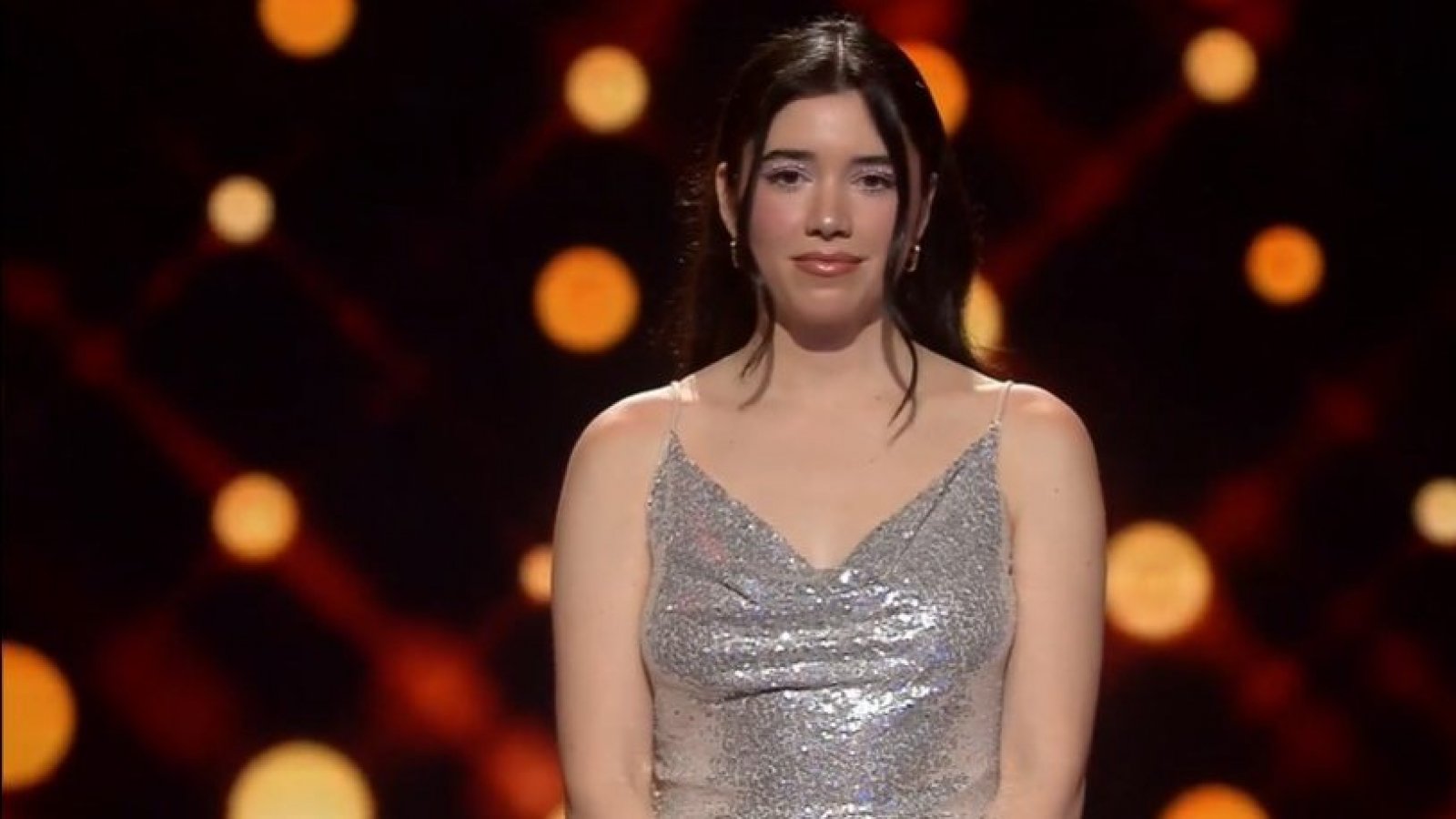 Josefa canta "Levitating" de Dua Lipa para llegar a la final
