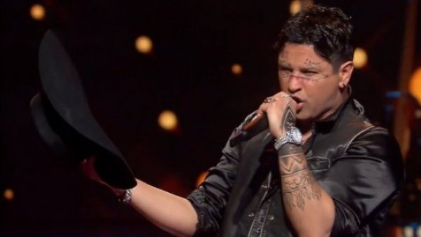 Miguel canta "La mitad" y se transforma en Christian Nodal
