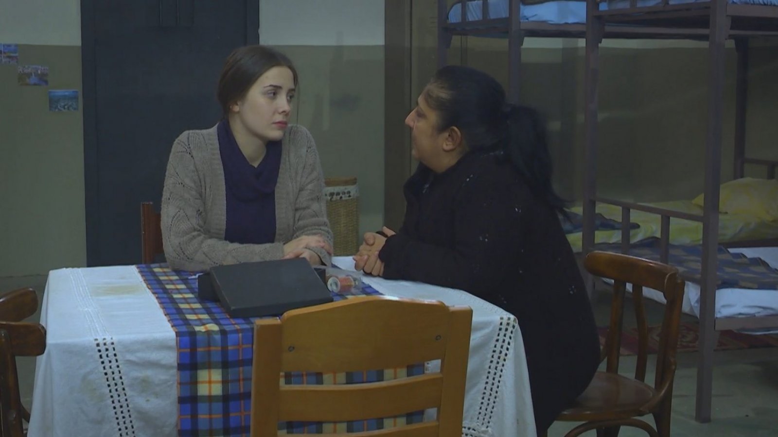 Elif - T1E89 | La agonía de Melek en la cárcel
