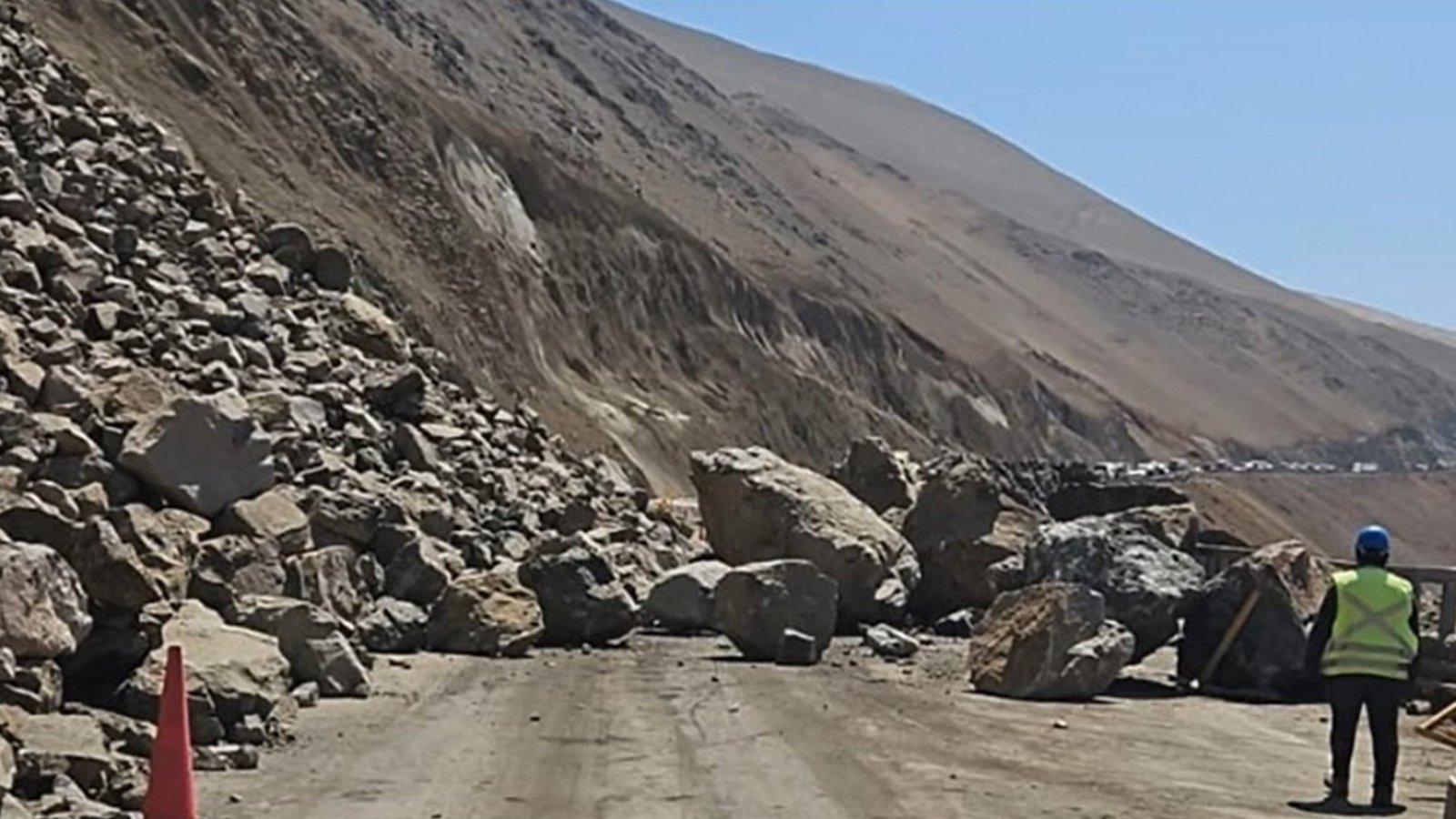 Corte de ruta y peligro de desabastecimiento: Derrumbe de rocas generan problemas de conexión en Arica

