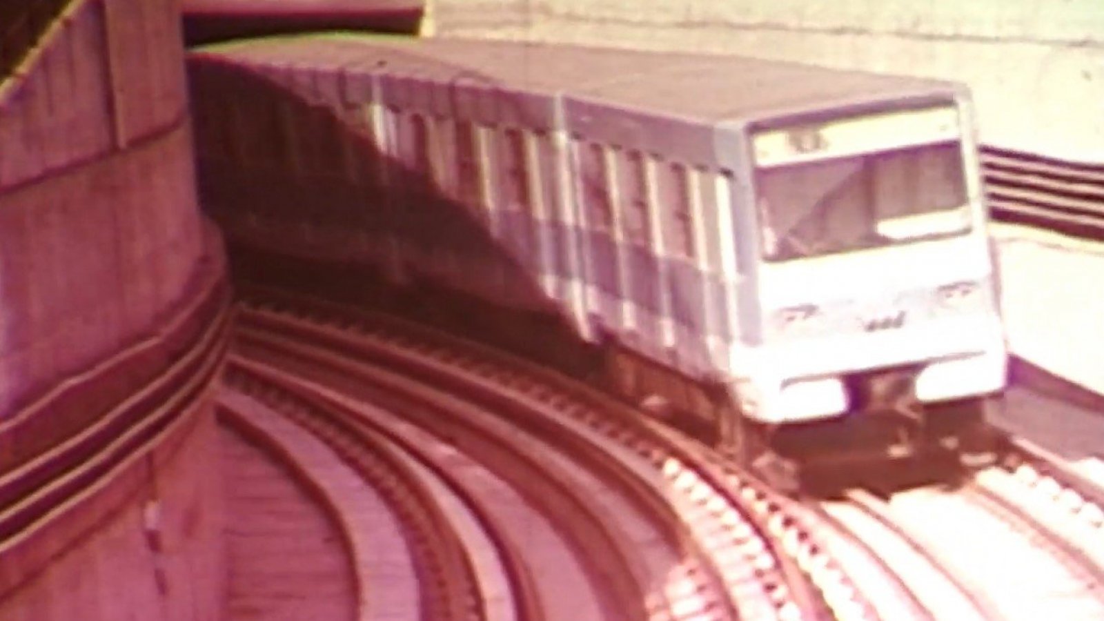 "Es historia y también futuro": Metro de Santiago se prepara para celebrar los 50 años de funcionamiento
