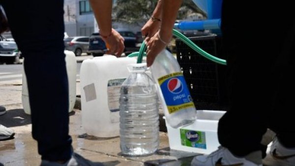 <p>Corte de agua. </p>
