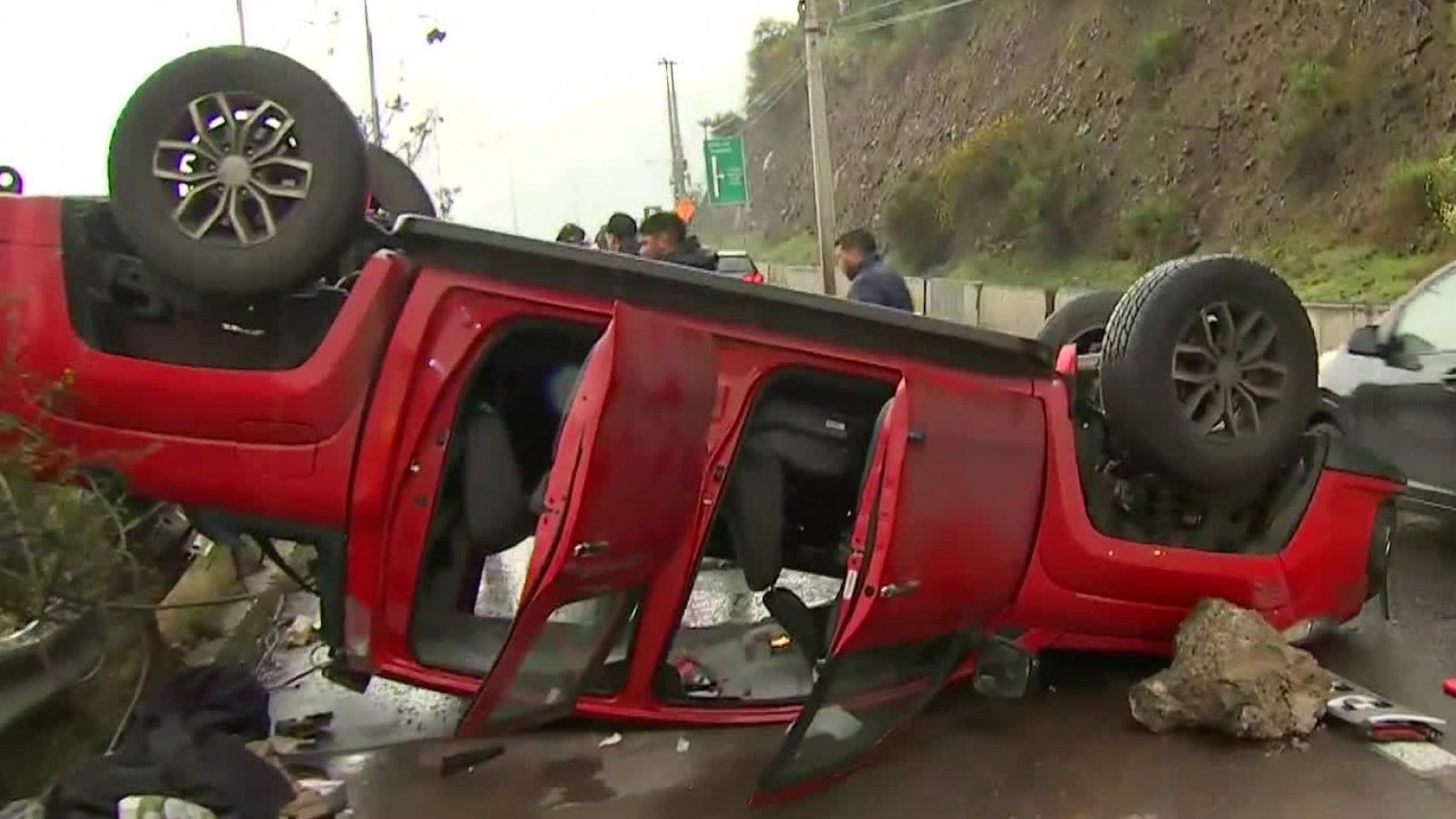 Volcamiento genera alta congestión en Vitacura
