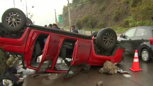 Volcamiento genera alta congestión en Vitacura
