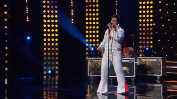 "My name is Elvis Presley": Joaquín vuelve a brillar en el escenario
