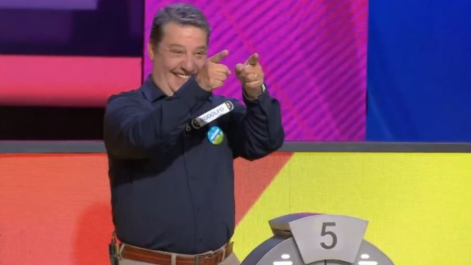 Rodolfo Navech sorprendió al cantar tango en medio del programa
