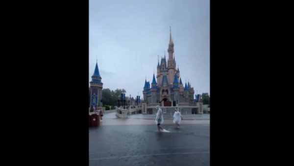Así quedó Disney World tras el paso del huracán Milton en Florida
