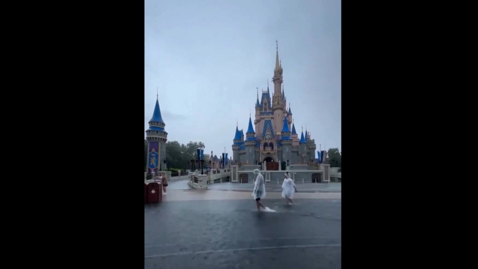 Así quedó Disney World tras el paso del huracán Milton en Florida
