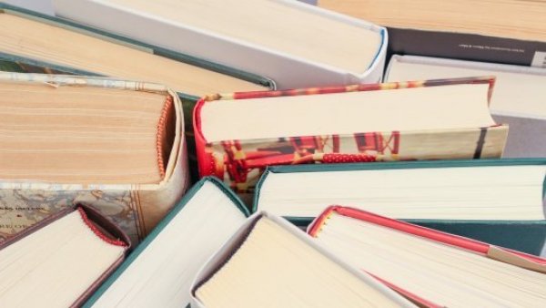 ¡Atención lectores! Reconocido hotel de Santiago se convierte en librería
