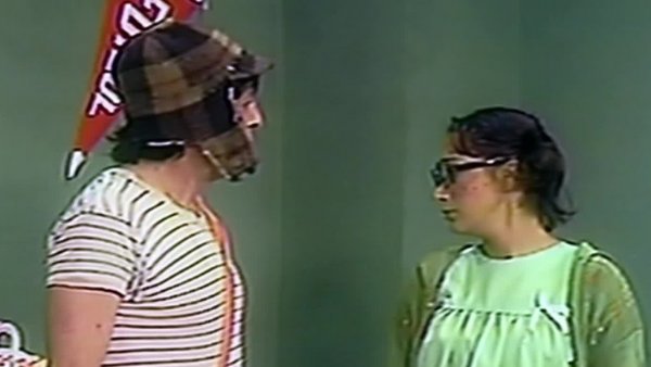 El Chavo del 8: Jugando Ping Pong
