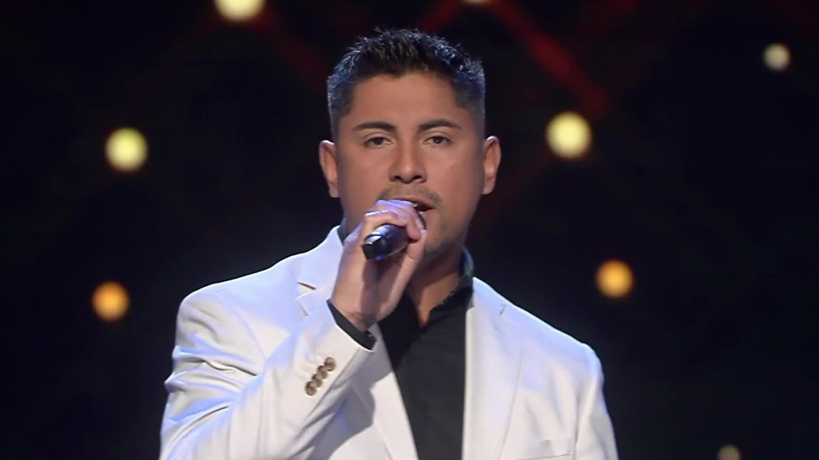 Jonathan hizo bailar al jurado con su tributo a Canela
