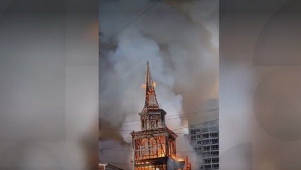 Profundo dolor en Iquique: Investigan posible intencionalidad en incendio de iglesia patrimonial
