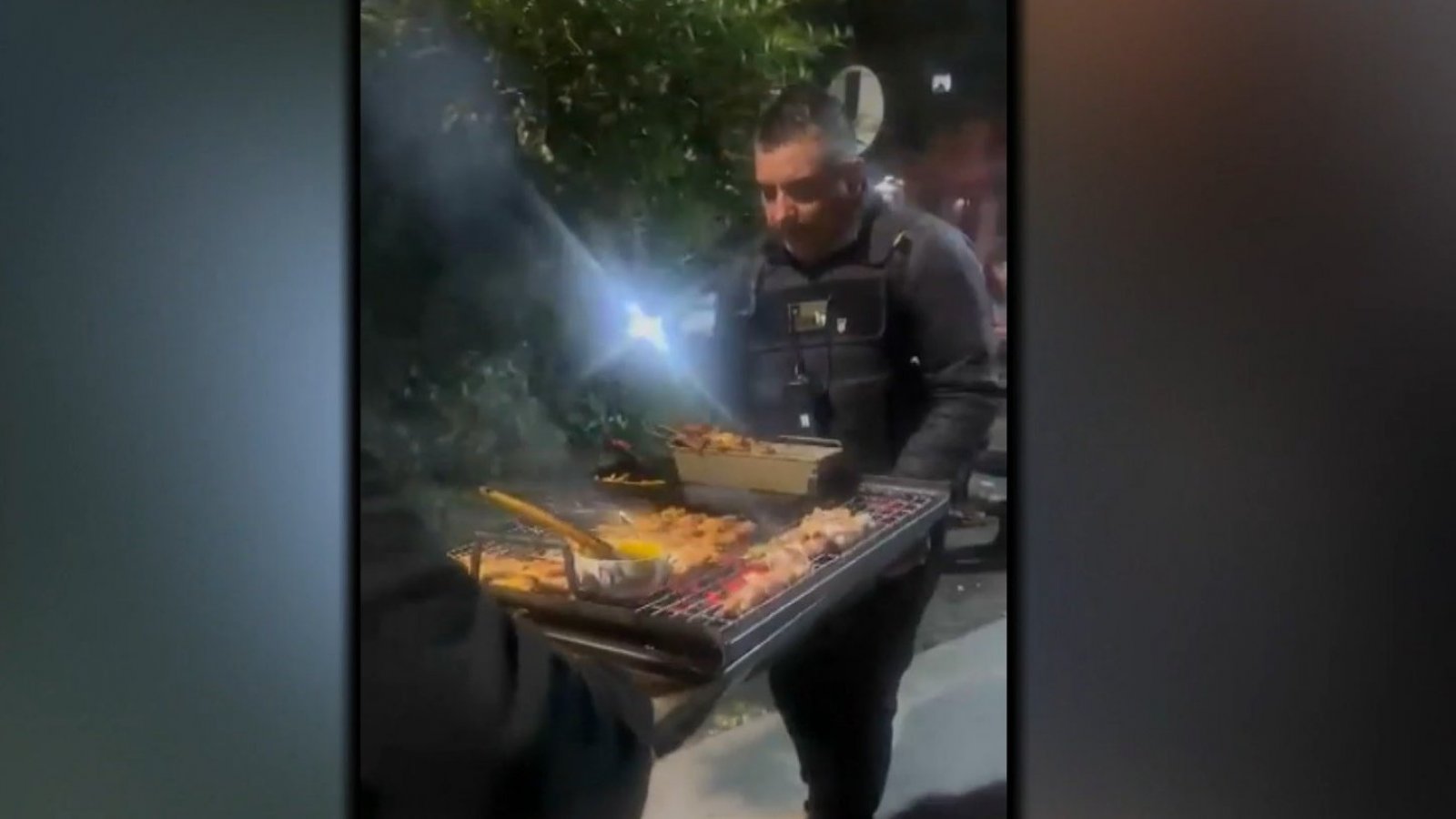 "La vereda no es tu quincho": Independencia aprueba la prohibición de hacer asados e instalar parlantes en la calle
