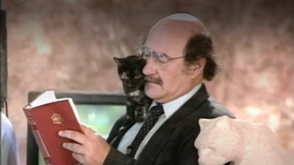 "Oda al gato" en "El show de los Libros": Revive el capítulo que Antonio Skármeta dedicó a los felinos
