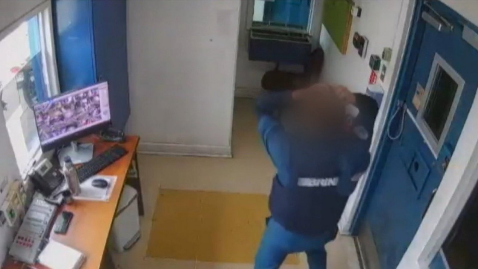 La cinematográfica reacción del guardia de Brinks durante asalto a sucursal
