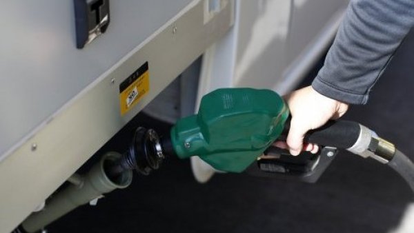 Nueva baja en el precio de los combustibles a contar del jueves
