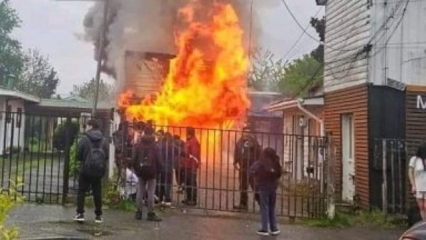 Tres personas mueren en incendio de cabañas en Valdivia

