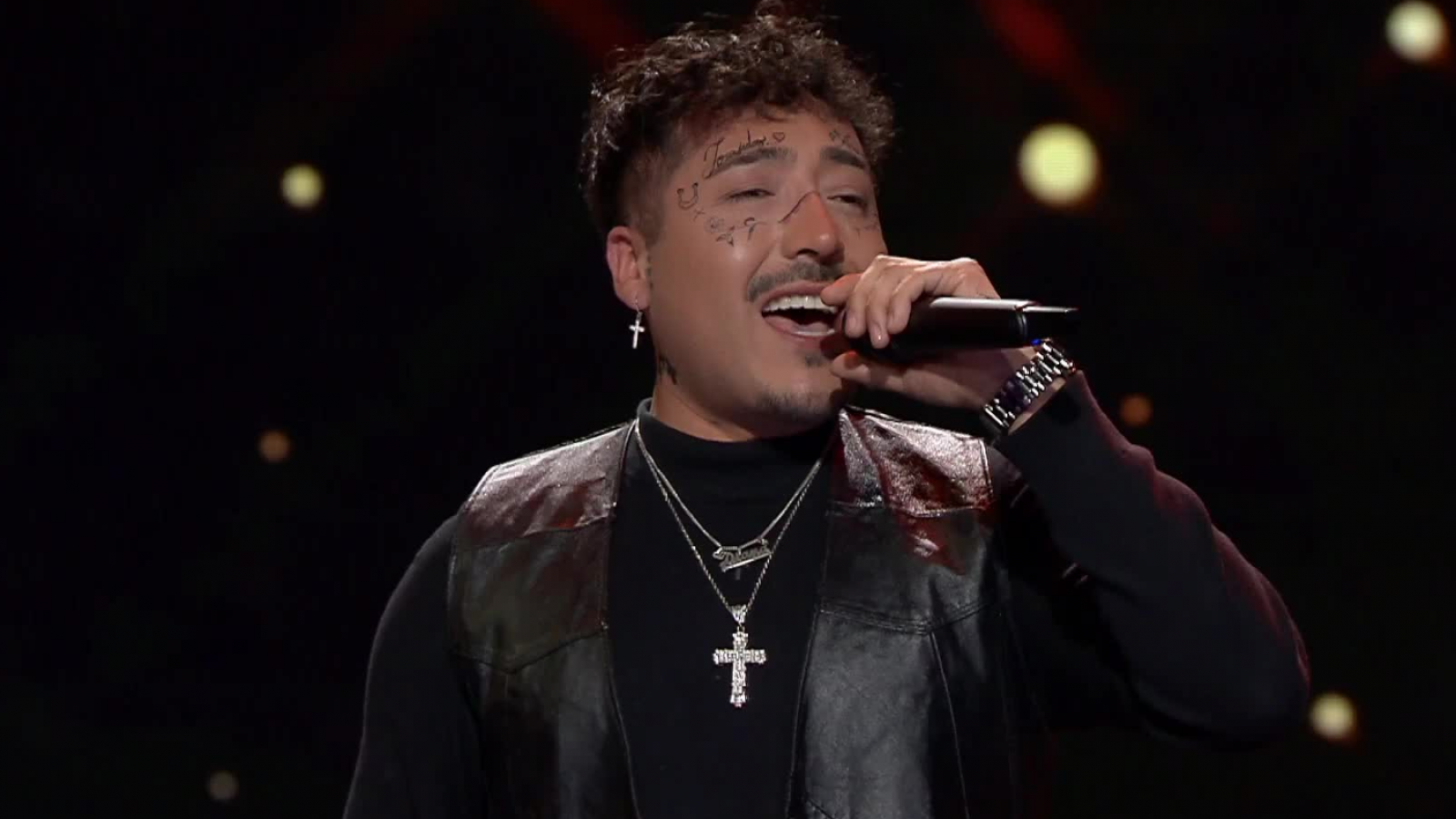 "De Los Besos Que Te Di": Rafael Casas le hace tributo Christian Nodal
