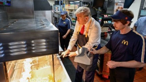 Trump se hace viral por trabajar en McDonald's: afirma que Harris nunca trabajó en uno
