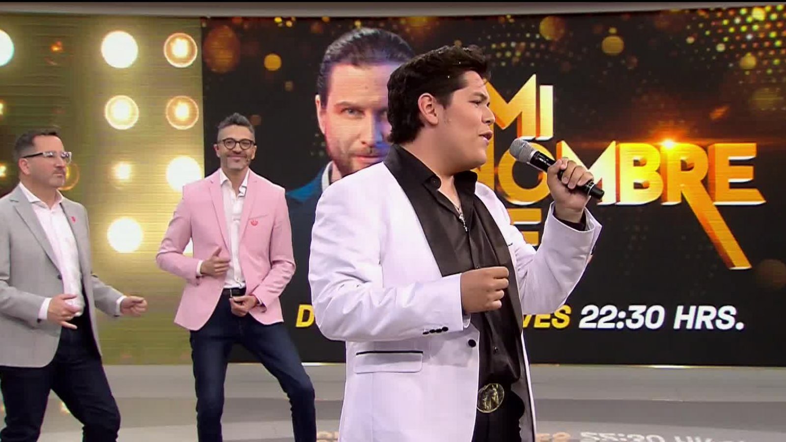 Con 17 años Joaquín encanta como Elvis Presley
