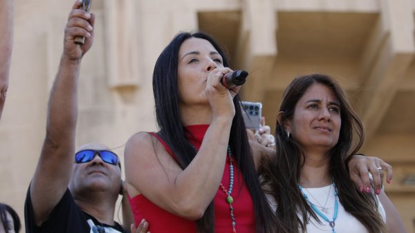 "No soy perfecta, soy pecadora": acusan a la 'Sanadora de Rosario' de estafa y alejarse de la iglesia
