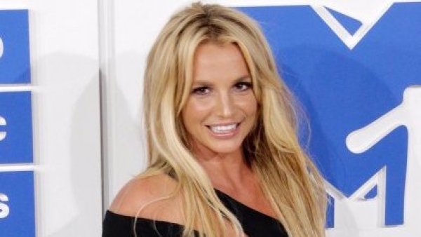 Britney Spears se viste de novia para casarse con ella misma
