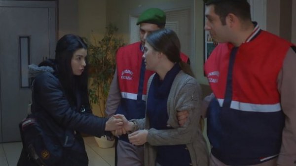 Elif - T1E103 | La urgencia de Melek
