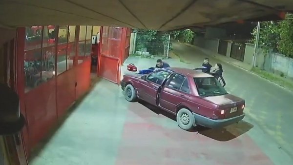 Bomberos héroes: Reanimaron a bebé de ocho días con el dedo índice

