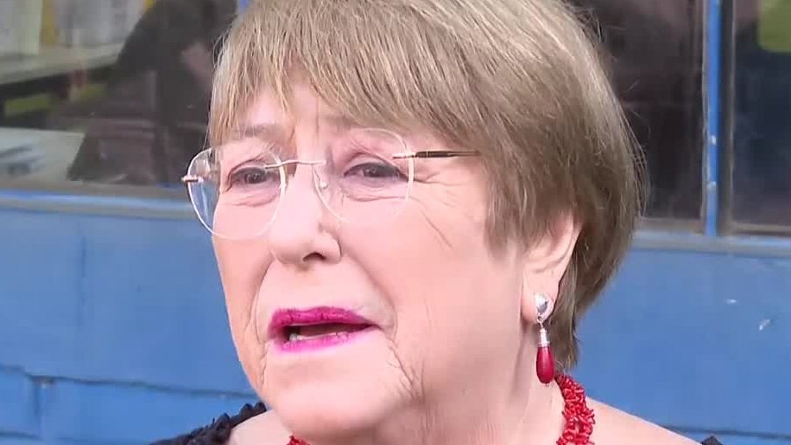 Expresidenta Bachelet: "La violencia contra la mujer es inaceptable"
