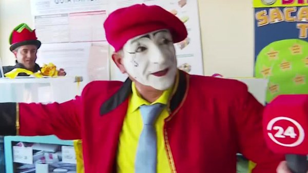Vocales llegaron disfrazados al Colegio Villa Acero de Hualpén

