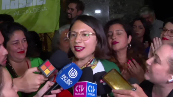 Irací Hassler reconoce triunfo de Mario Desbordes

