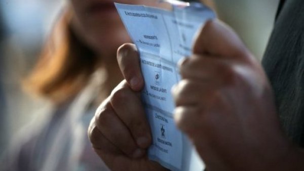 Hombre rompió el voto, lo tiró a la basura y fue detenido en Iquique
