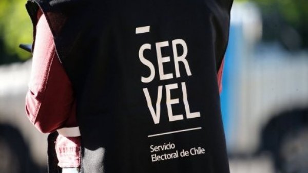 Hombre amenaza con quemar las oficinas del Servel
