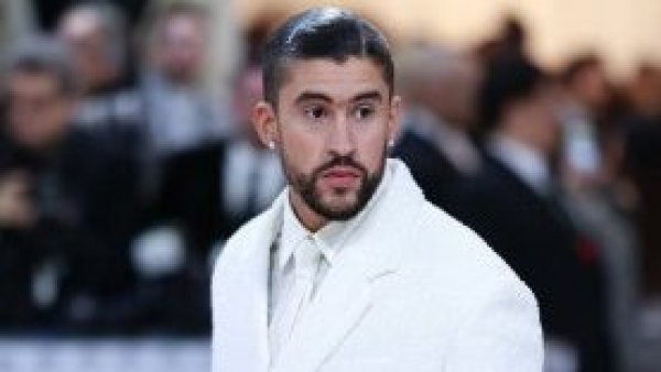 Bad Bunny muestra su apoyo a Kamala Harris y recuerda el mal trato de Trump a Puerto Rico
