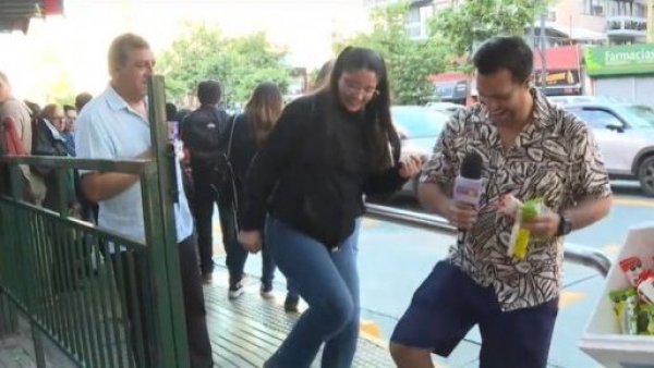 Desde Rancagua a "Buenos Días a Todos": Simón baila al ritmo de "Latinos"
