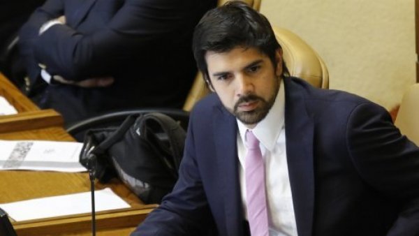 Según los antecedentes: ¿Qué cargos se le imputarían al diputado Joaquín Lavín León?
