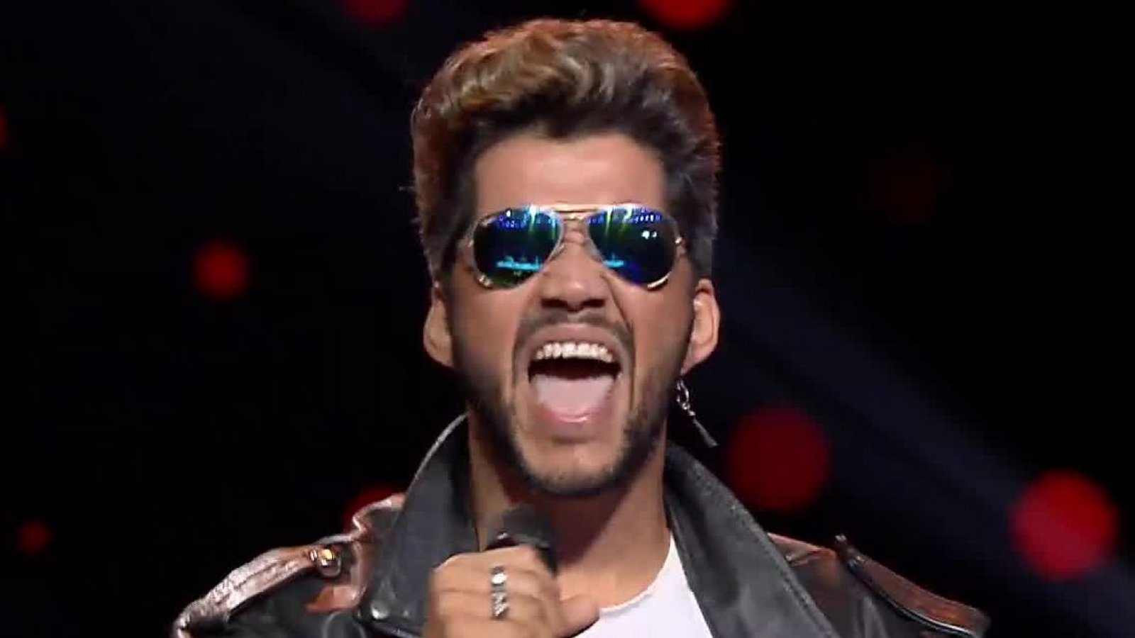 George Michael trae un himno de los años 80: Faith
