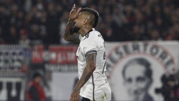 "Drogas" y "agresión sexual": Lo que se sabe de la denuncia contra Arturo Vidal y otros jugadores de Colo Colo
