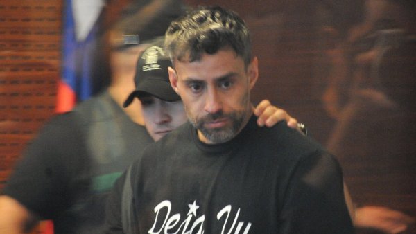 Saldrá de la cárcel y cumplirá arresto domiciliario: Corte de Apelaciones revoca prisión preventiva para Jorge Valdivia

