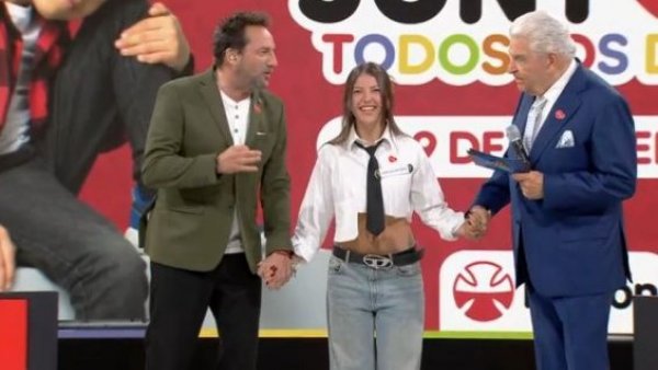 "¡Ignacia Antonia!": Mario Kreutzberger presenta a la primera líder
