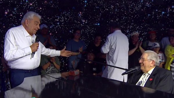 La emotiva presentación de Valentín Trujillo junto al coro de niños de San Joaquín

